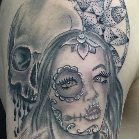 ANGELS AT HOLeY SKIN